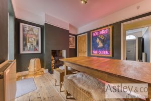 dining room- click for photo gallery